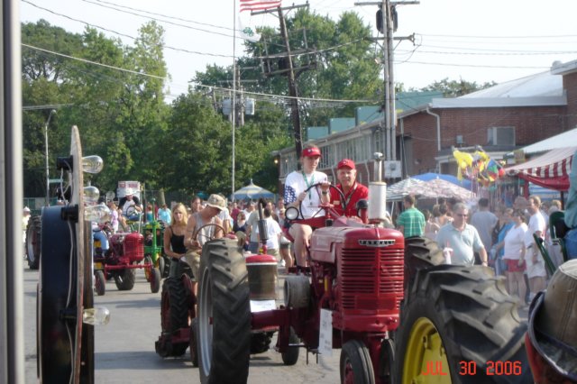 dupagecountyfairjuly2006tractorparade2.jpg