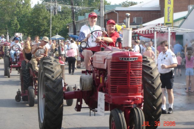 dupagecountyfairjuly2006tractorparade3.jpg