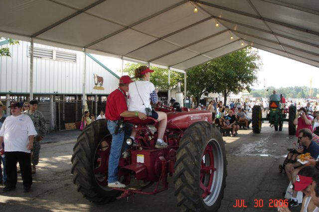 dupagecountyfairjuly2006tractorparade6.jpg