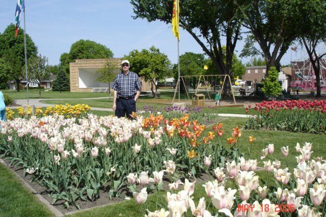 randyinwindmillparkandthetulips.jpg